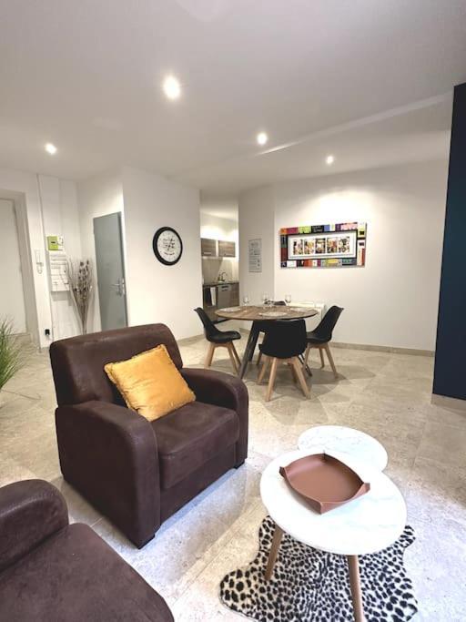 Appartement Centre Ville - Parking Prive - Wifi Nîmes Esterno foto